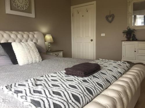 Tallarook Casa | Private Bedroom in Modern Farm Homestead