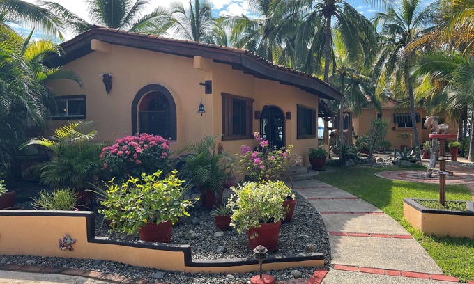 Barra de Potosi Casa | Private bungalow on the beach with WiFi and AC in Playa Blanca, Zihuatanejo