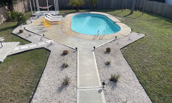 Pretty Bayou Casa | Private Bungalow with pool across the street from bay! 5 min drive to the beach.