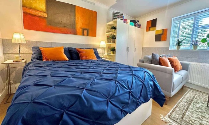 Ealing Broadway Apartamento | Private Business En-Suite Studio Garden view