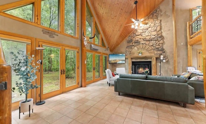Townville Cabina | Private Cabin at Lake Hartwell