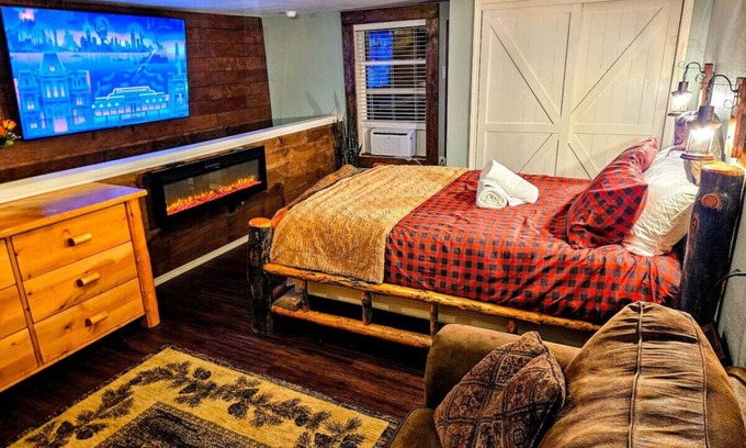 Clearfield Cabina | Private Cabin, Breakfast, Dbl Tub, 75"TV, Kayak, WD, BBQ