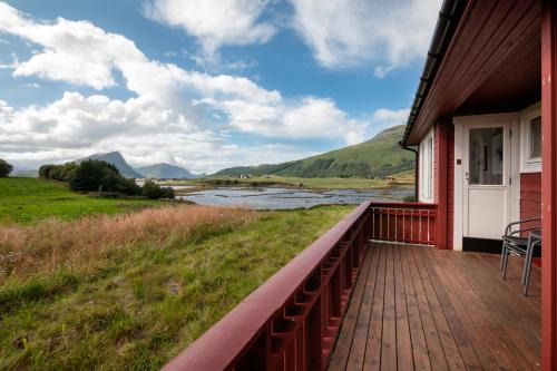 Vestvagøy Casa | Private cabin by the sea, Lofoten