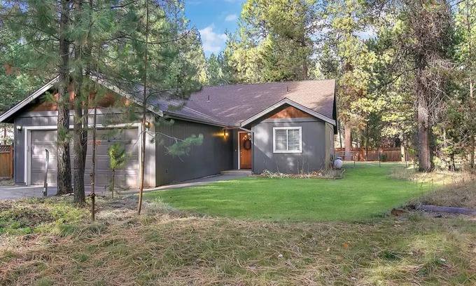 Three Rivers Casa | Private cabin, hot tub, dogs welcome, close to river & mountains