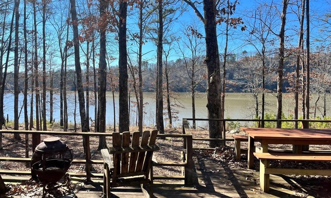 Edgemont Casa | Private cabin on 300 ft of lake shoreline. Hike, fish, and read in seclusion.