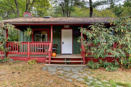 Canadensis Casa | Private Cabin Rental with Wood-Burning Fireplace in Canadensis, Pennsylvania