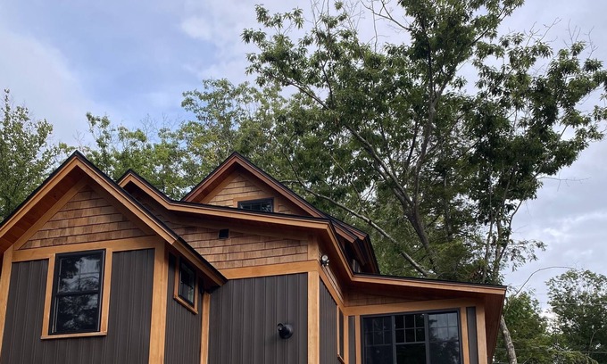 West Alton Cabaña | Private Cabin with Lake View and Beach Access