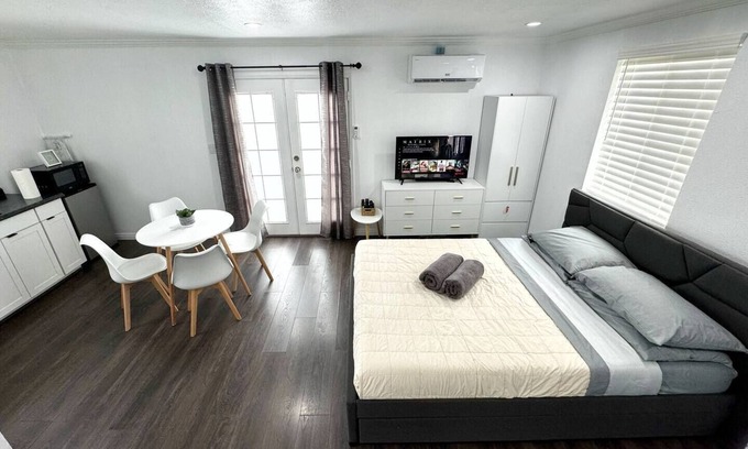 Sun Valley Casa | Private Guesthouse w/ Gated Parking $1900/month Utilities Included!!!
