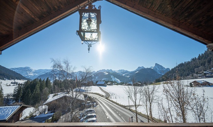 Schoenried Apartamento | Private Chalet-ferienwohnung im Dachstock vom Hotel Alpenrose
