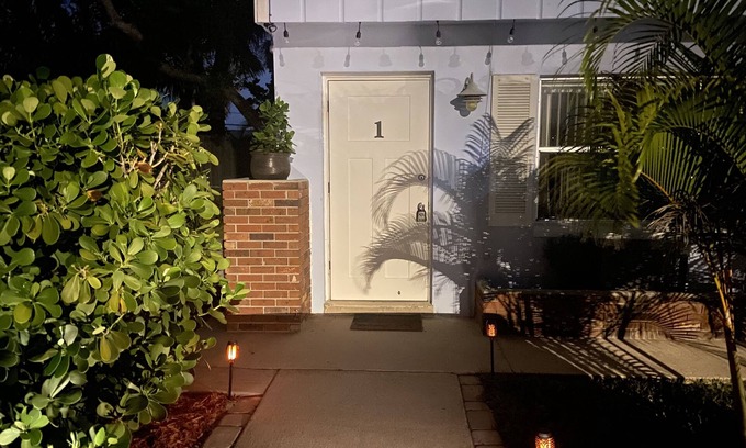 Snug Harbor Estates Apartamento | Private Cocoa Beach Bungalow, near ocean