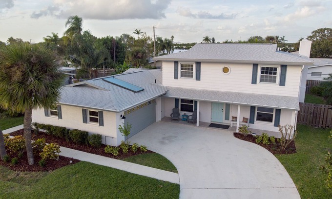 Venetian Way Casa | Private Cocoa Beach 5 bed 3 bath heated Pool Home