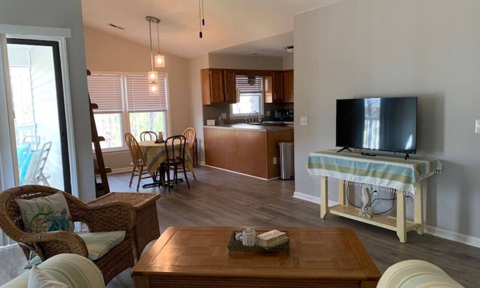 Greenville Condominio | Private Condo, Central, Travel Nurses Welcome