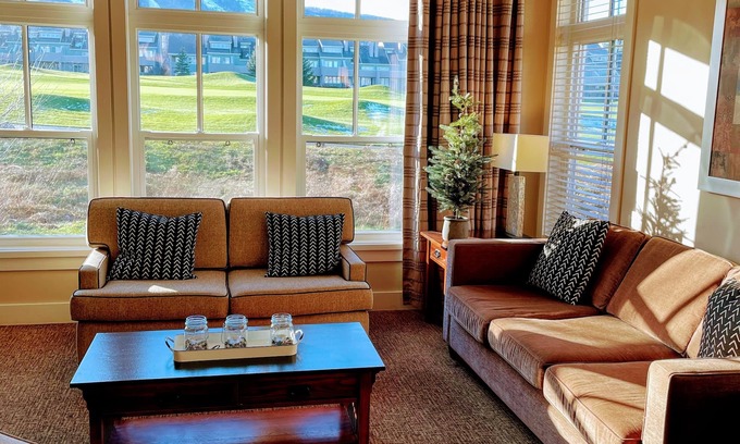The Blue Mountains Casa | Private corner unit with wide windows, beautiful ski slopes view