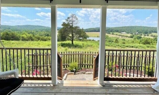 Fredericktown Cabaña | La cabaña privada Hillside se queda en la tranquila granja Ozark