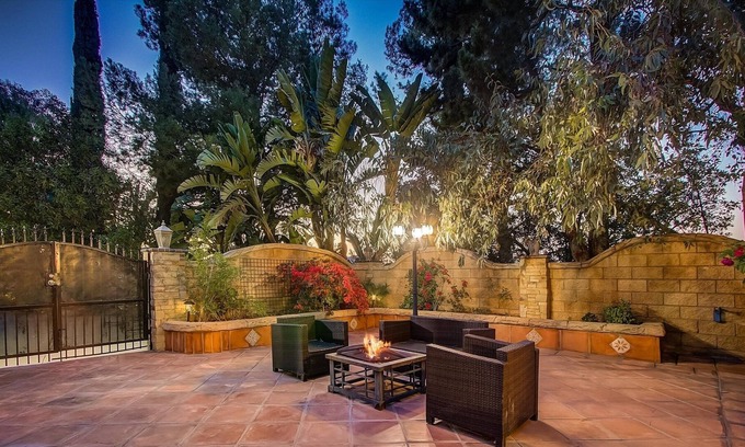 Anaheim Hills Casa | Private cottage up the hill with view