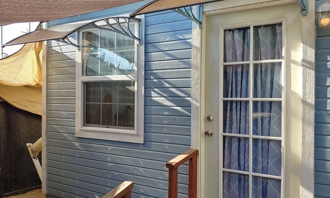 Canoga Park Cabaña | Private Cottage