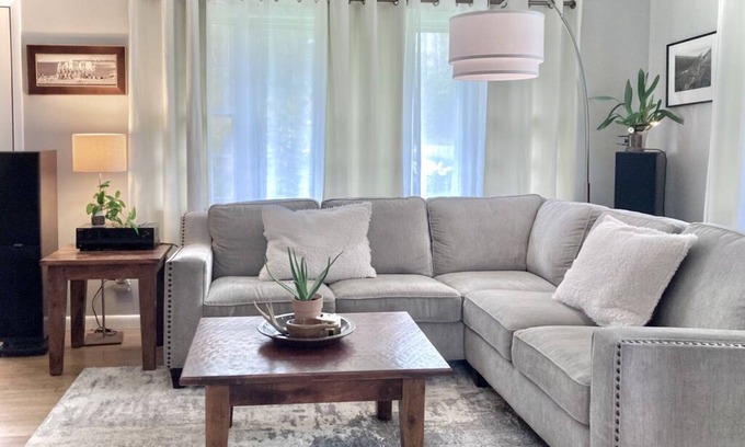 Montauk Casa | PRIVATE, COTTAGE, Water View! Pet Friendly, Fenced in yard, 2-Bd-1 Bth, A/C