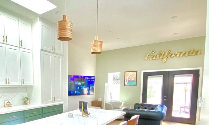 Inglewood Casa | Private Cozy 1-bedroom with skylights, WiFi, and AC. LAX and So- Fi adjacent