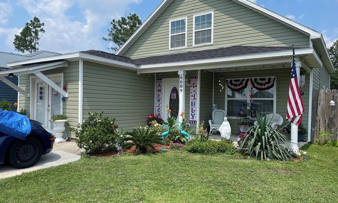 Cedar Grove Casa | Private Cozy bedroom with on suite living room