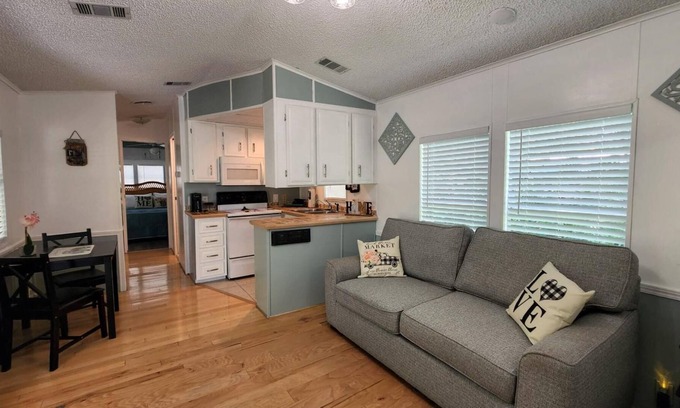 River Ranch Cabaña | Private Cozy Cottage w/ Porch and Backyard Firepit! 108