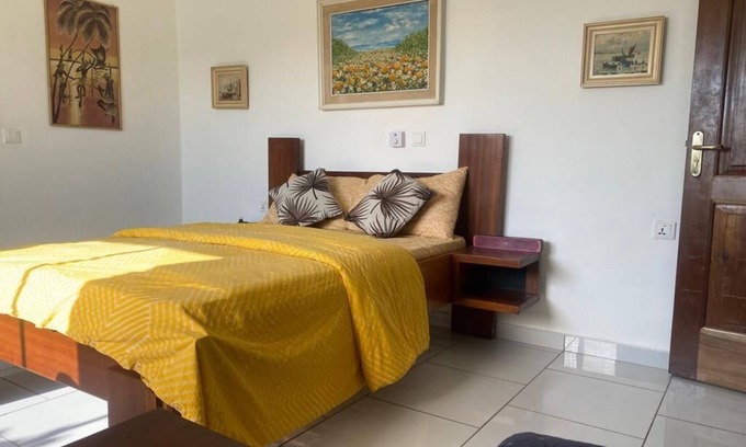 Sekondi-Takoradi Cama Y Desayuno | Private cozy room in a shared house