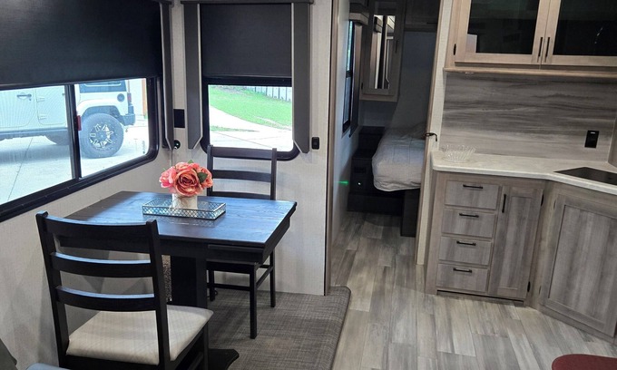 Desoto Lakes Casa | Private Cozy RV with AC and WiFi in Welcoming Sarasota.