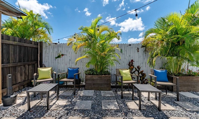 St. Petersburg - Clearwater Apartamento | Private Deck Pet Friendly Spacious Courtyard