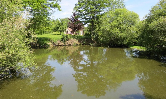 Sazeray Casa | Casa de piedra independiente situada en poco más de medio acre de jardines con lago privado