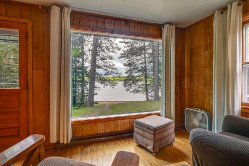 Mercer Casa | Private Dock and Screened Porch Echo Lake Cabin