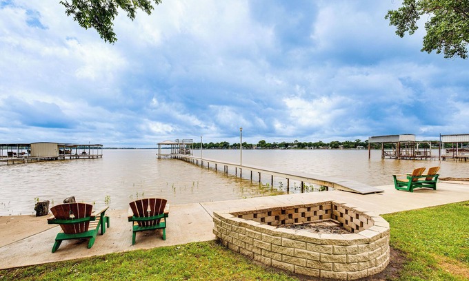 Newark Casa | Private Dock & Deck: Eagle Mountain Lake Retreat!