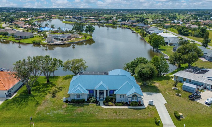 Lake Suzy Casa | Private Dock + Pool: Lakefront Florida Getaway!