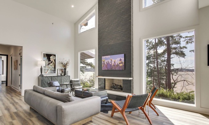 Waterloo Casa | Private Dock & River Views: Modern Gem in Waterloo