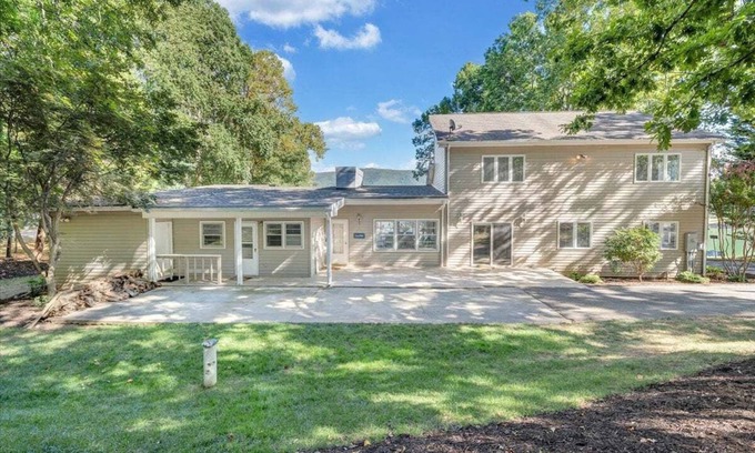 Smith Mountain Lake Casa | Thomwells Family Affair - Private Dock, Sleeps 18!