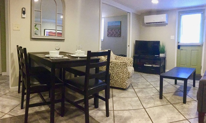 Woodfin Apartamento | Privado, que admite mascotas en Asheville APT, a minutos del centro de la ciudad, River Arts, Biltmore.