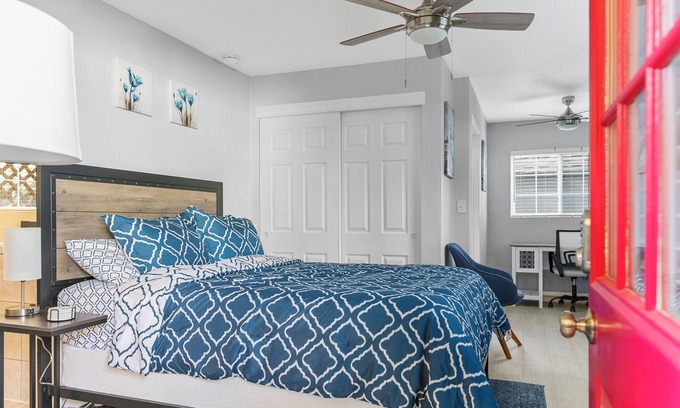 Riviera - Westchester Apartamento | Private Downtown Guesthouse-Westchester Retreat