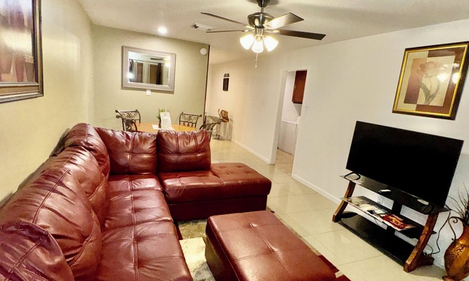 Southeast Houston Casa | Private Duplex #4 -Centrally Located - New Listing