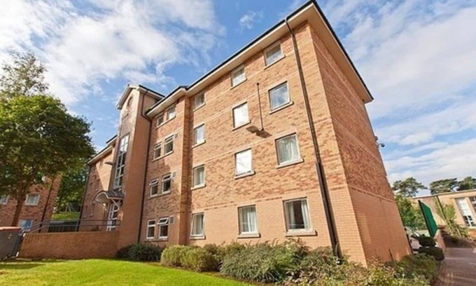 Llandaff Apartamento | Private ensuite room with shared kitchen facilities.
