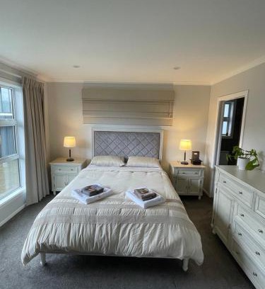 Wallaceville Casa | Private Ensuite with Spa in Upper Hutt