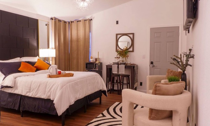 Rio Linda Apartamento | Private Entrance Master Suite w/ Kitchenette