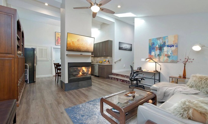 Thousand Oaks Apartamento | Completo, nuevo, privado y espacioso 2 BR + 1. Suite de invitados de 5 BA