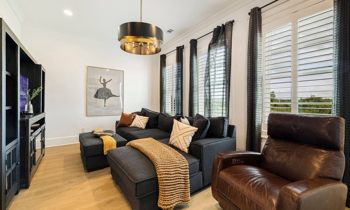 Hitch Village - Fred Wessels Homes Casa | Private Escape by the Savannah Riverfront w/ Parking by Lucky Savannah