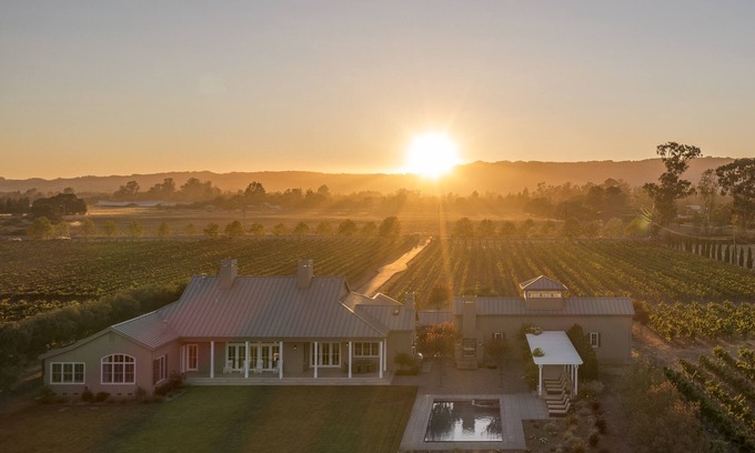 Sonoma Casa | Private Estate on Vineyard - The Attune Estate