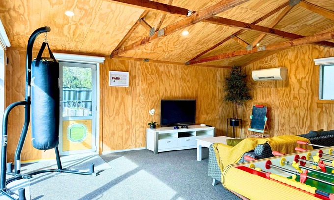 Christchurch City Centre Casa | Private Family City Retreat, Sleeps 8