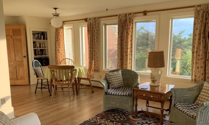 West Hants Casa | Private Farm Apartment with a View