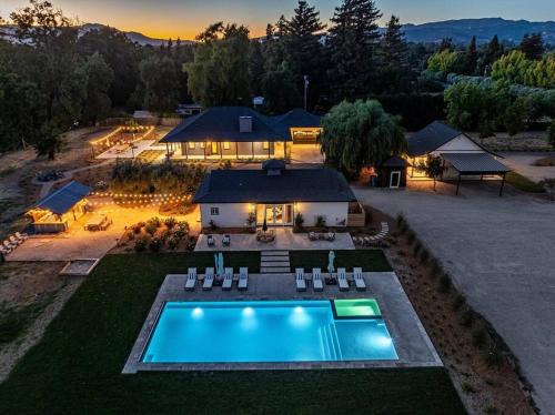 Vineburg Casa | Private Farmhouse on 4 acres w Pool Hot Tub