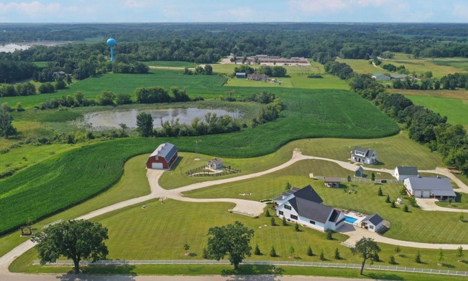 Village of Bloomfield Otro | Private Farmhouse with Saltwater Pool and Fire Pit. Great for groups!