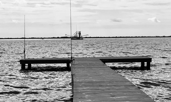 Palacios Casa | Private fishing pier and a beautiful view!