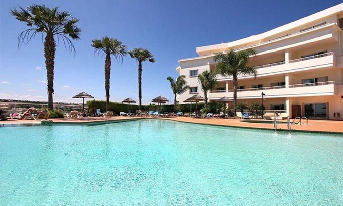 Porto de Mos Apartamento | Apartamento privado en el complejo "VILA MÓS" con una hermosa zona ajardinada.