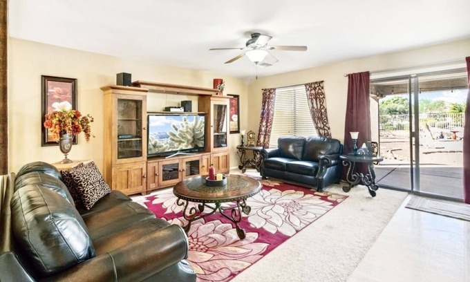 Oasis at Magic Ranch Casa | Private Florence Getaway 15 Minutes to Historic Downtown!