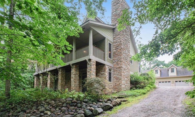 New Buffalo Casa | Private Forest Road to Upscale Lodge w/ Hot Tub, Sauna, Golf Cart, Bocci Court